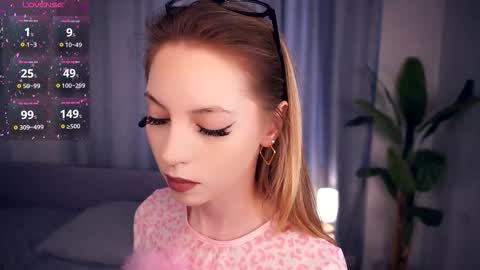 Hello im Sofia Welcme to my room .More hugs and kiss for you online show from September 17, 6:28 am