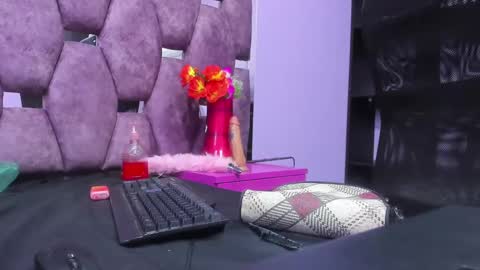 Snapshot of cooperemma_ chatting on December 3, 8:44 am CooperEmma online show from December 3, 8:44 am