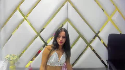 Snapshot of cooperemma_ chatting on December 20, 5:57 am CooperEmma online show from December 20, 5:57 am