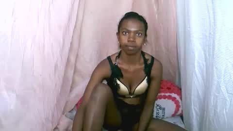 coquine_lara online show from June 1, 10:33 pm