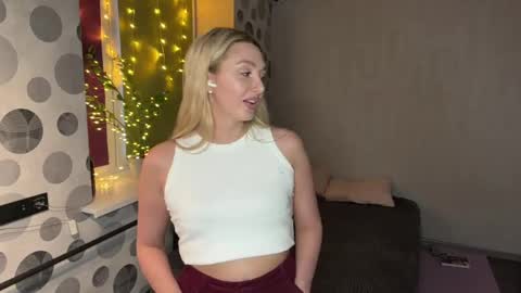 Anny online show from April 12, 4:33 pm