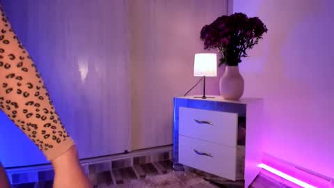 Coralinekam1 online show from February 15, 9:35 pm