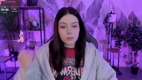 Snapshot of coralinekeyns chatting on October 3, 5:16 am little girl who is always right or Coraline online show from October 3, 5:16 am