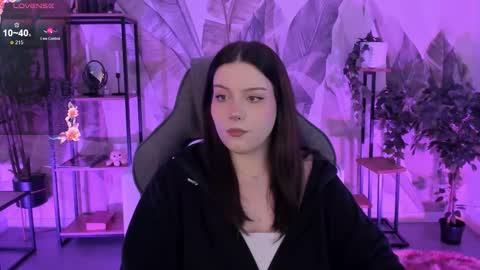 Snapshot of coralinekeyns chatting on September 28, 7:06 am little girl who is always right or Coraline online show from September 28, 7:06 am
