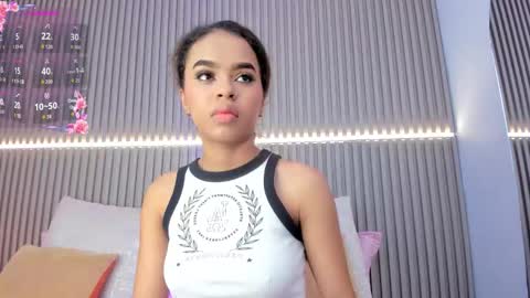 coralineross_ online show from October 16, 11:10 am