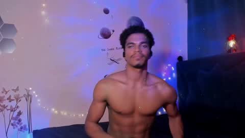 Snapshot of coreyglover chatting on February 25, 11:26 pm CoreyGlover online show from February 25, 11:26 pm