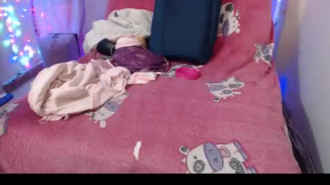 Snapshot of corinnahothotxxx chatting on February 23, 2:35 pm corinnahothotxxx online show from February 23, 2:35 pm