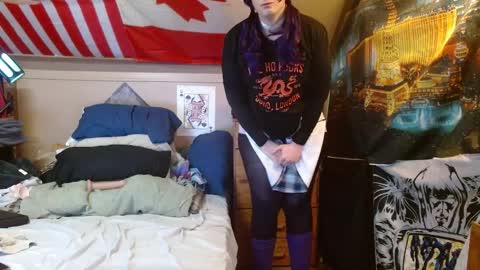 cosmicjones88 online show from April 3, 9:27 am