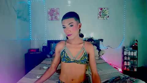 ALEXA  KIM online show from October 18, 7:07 pm