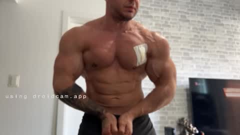 couplemuscle40 online show from November 10, 7:38 pm