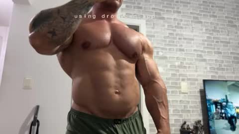 couplemuscle40 online show from March 26, 2:06 am