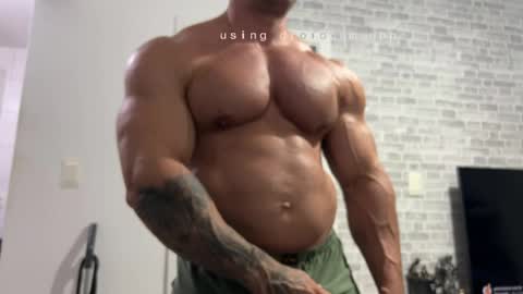 couplemuscle40 online show from March 25, 1:56 am