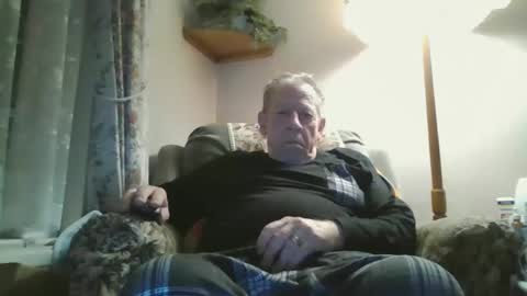 Snapshot of courieral1 chatting on October 18, 5:33 am courieral1 online show from October 18, 5:33 am