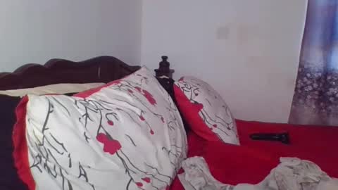 Snapshot of cozy_dion chatting on December 8, 1:14 pm Erykah online show from December 8, 1:14 pm