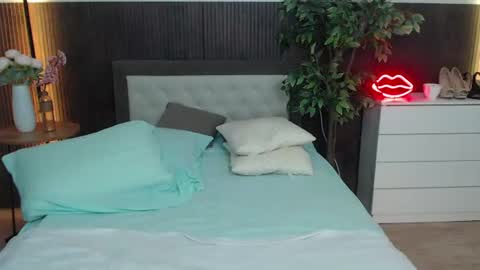 Crazyy Girl  online show from July 28, 3:37 am