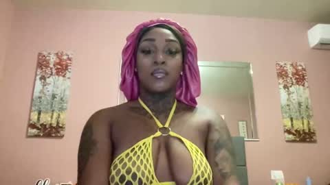 Snapshot of creame_sensation chatting on February 21, 2:17 am PHANTOMTARGARYENXXX online show from February 21, 2:17 am