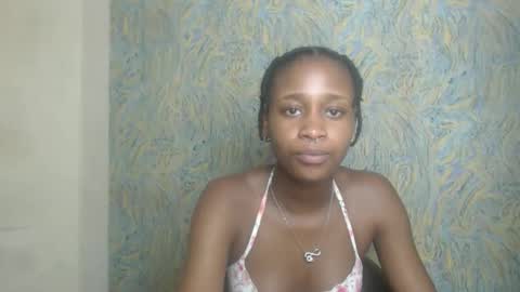 Snapshot of creamyxmuffin chatting on September 24, 10:00 am creamyxmuffin online show from September 24, 10:00 am