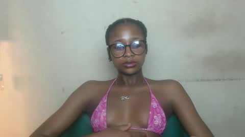 Snapshot of creamyxmuffin chatting on September 28, 11:52 am creamyxmuffin online show from September 28, 11:52 am