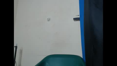 Snapshot of creamyxmuffin chatting on March 1, 6:54 pm creamyxmuffin online show from March 1, 6:54 pm