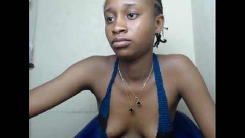 Snapshot of creamyxmuffin chatting on March 11, 11:37 pm creamyxmuffin online show from March 11, 11:37 pm