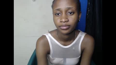 Snapshot of creamyxmuffin chatting on February 27, 2:25 am creamyxmuffin online show from February 27, 2:25 am