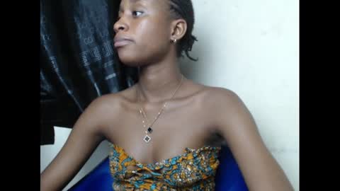 Snapshot of creamyxmuffin chatting on March 11, 1:48 am creamyxmuffin online show from March 11, 1:48 am