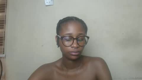 Snapshot of creamyxmuffin chatting on September 25, 10:00 am creamyxmuffin online show from September 25, 10:00 am