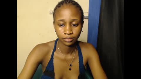 Snapshot of creamyxmuffin chatting on March 3, 4:25 am creamyxmuffin online show from March 3, 4:25 am