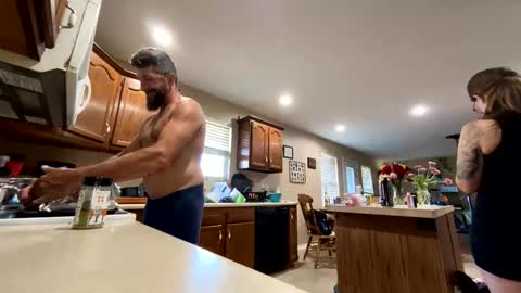 Creeksidecouple online show from May 18, 11:55 pm