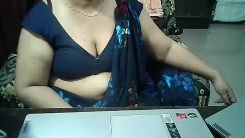 Snapshot of crezybhabihot chatting on September 12, 5:31 am Sonika69 online show from September 12, 5:31 am