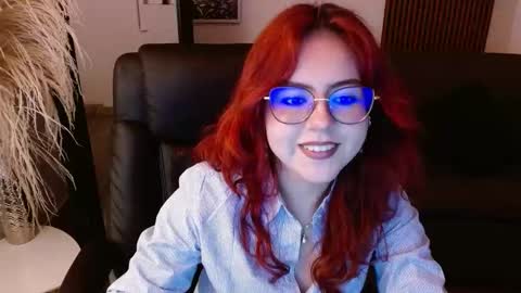 Snapshot of crimson_tati chatting on February 12, 4:33 am Tatiana online show from February 12, 4:33 am