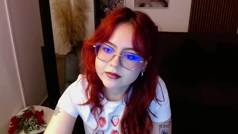 Snapshot of crimson_tati chatting on February 22, 8:29 am Tatiana online show from February 22, 8:29 am
