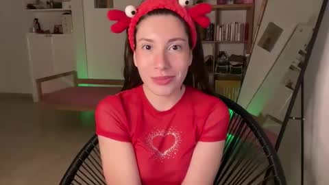 Snapshot of cringebutcute chatting on October 20, 7:08 pm Astrid online show from October 20, 7:08 pm