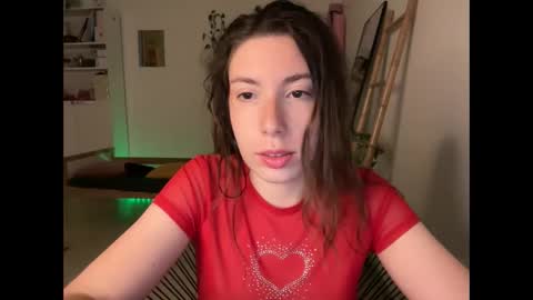 Snapshot of cringebutcute chatting on October 17, 12:14 am Astrid online show from October 17, 12:14 am