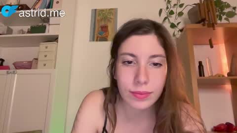 Snapshot of cringebutcute chatting on October 7, 8:49 pm Astrid online show from October 7, 8:49 pm