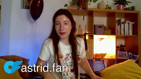 Snapshot of cringebutcute chatting on September 11, 6:31 pm Astrid online show from September 11, 6:31 pm
