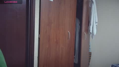 cris2428 online show from January 15, 2:53 am