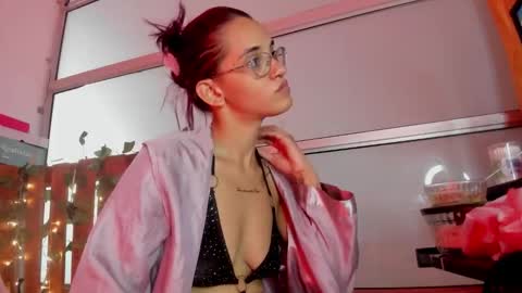 cris_dulce online show from March 28, 12:01 am