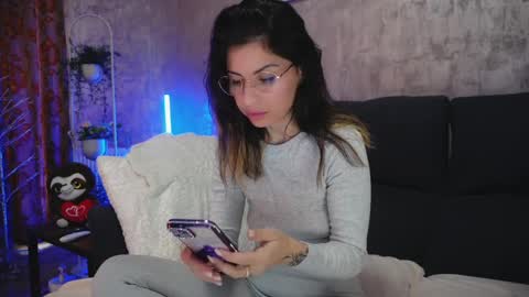 Snapshot of crissy_love chatting on February 17, 6:31 am crissy_love online show from February 17, 6:31 am