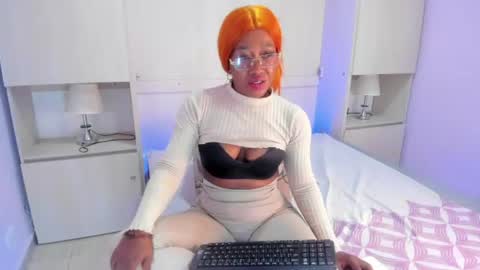 cristalbennet online show from July 1, 7:44 pm