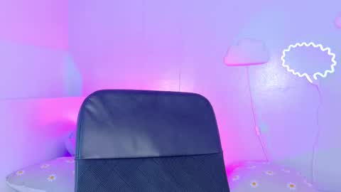 Nicole  Connection time 220pm-910pmCol online show from March 26, 8:03 pm