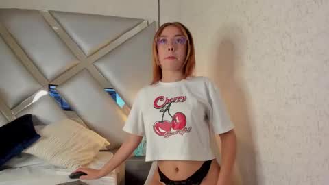 cristalevans_vc online show from October 7, 8:05 pm