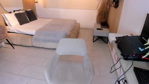 Cristian  online show from February 8, 2:49 pm