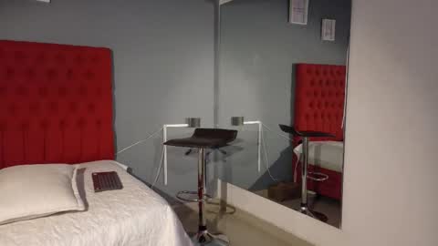 Cris  online show from February 25, 8:01 pm