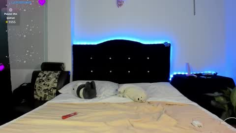 Snapshot of cristina_fernando chatting on October 21, 10:02 pm soycriss online show from October 21, 10:02 pm