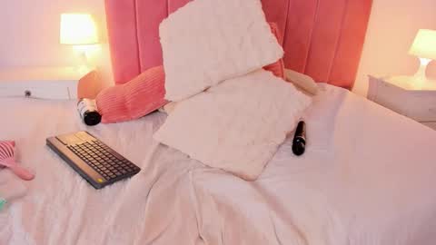 Snapshot of crystal_hartx chatting on September 17, 7:23 am  Crystal  online show from September 17, 7:23 am