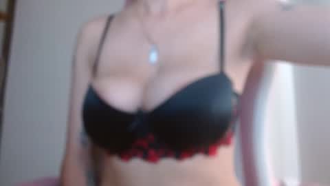 Snapshot of crystal_starx chatting on September 18, 8:46 pm Crystal Blaze online show from September 18, 8:46 pm