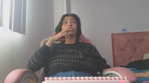 Snapshot of crystal_starx chatting on October 17, 4:00 pm Crystal Blaze online show from October 17, 4:00 pm
