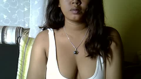 crystalbellax online show from April 1, 6:36 am