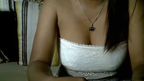 crystalbellax online show from April 8, 5:43 am